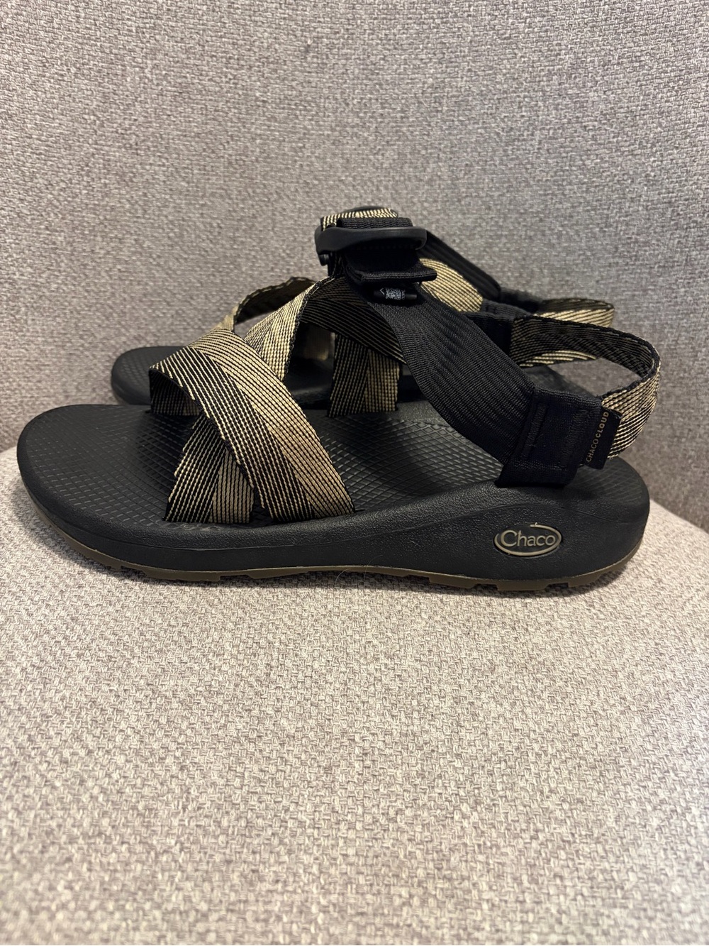 CHACO-  Men's size 8 Mega Z/Cloud Sandals in the “Odds Black" colorway